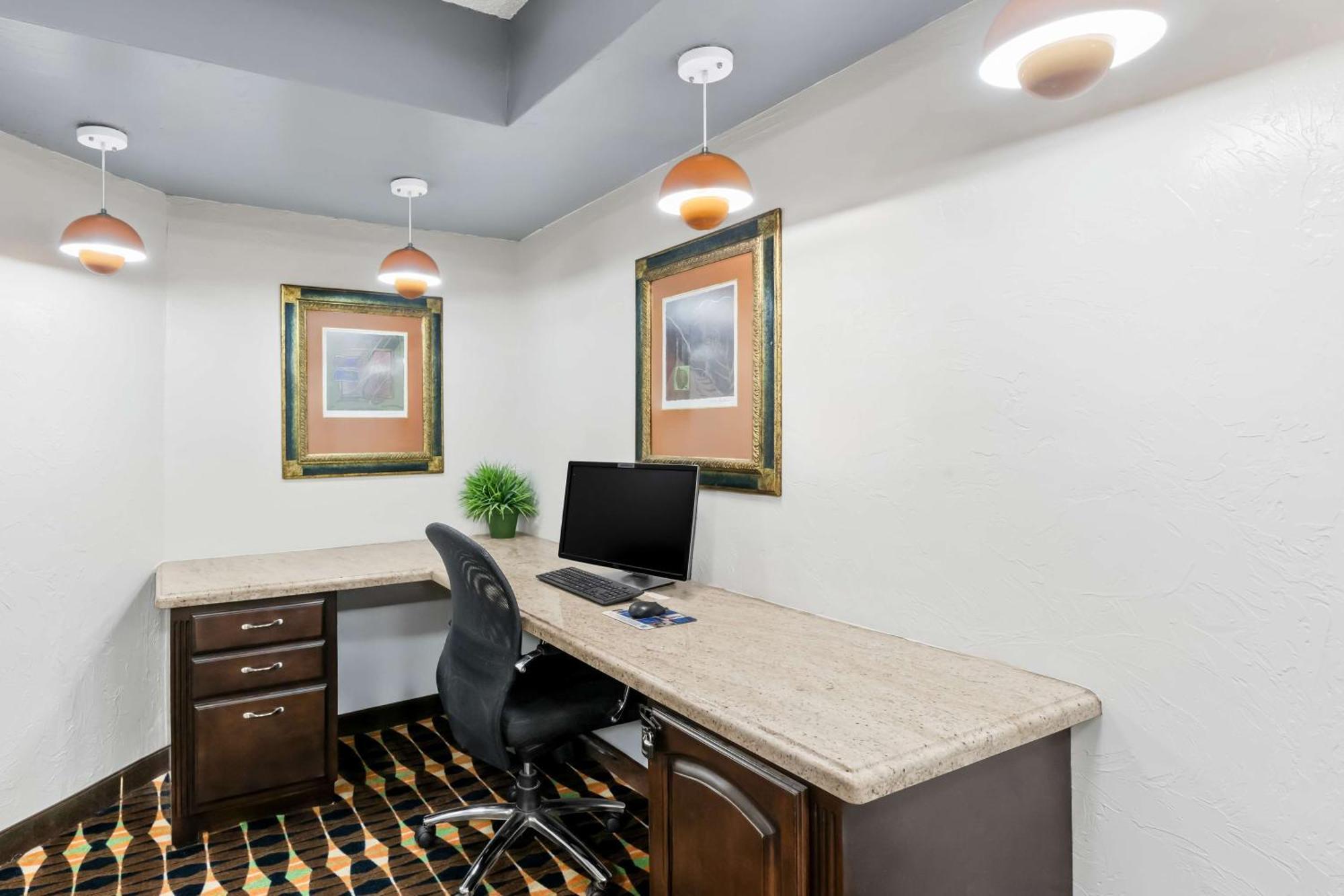 Surestay Plus Hotel By Best Western Lubbock Medical Center Kültér fotó
