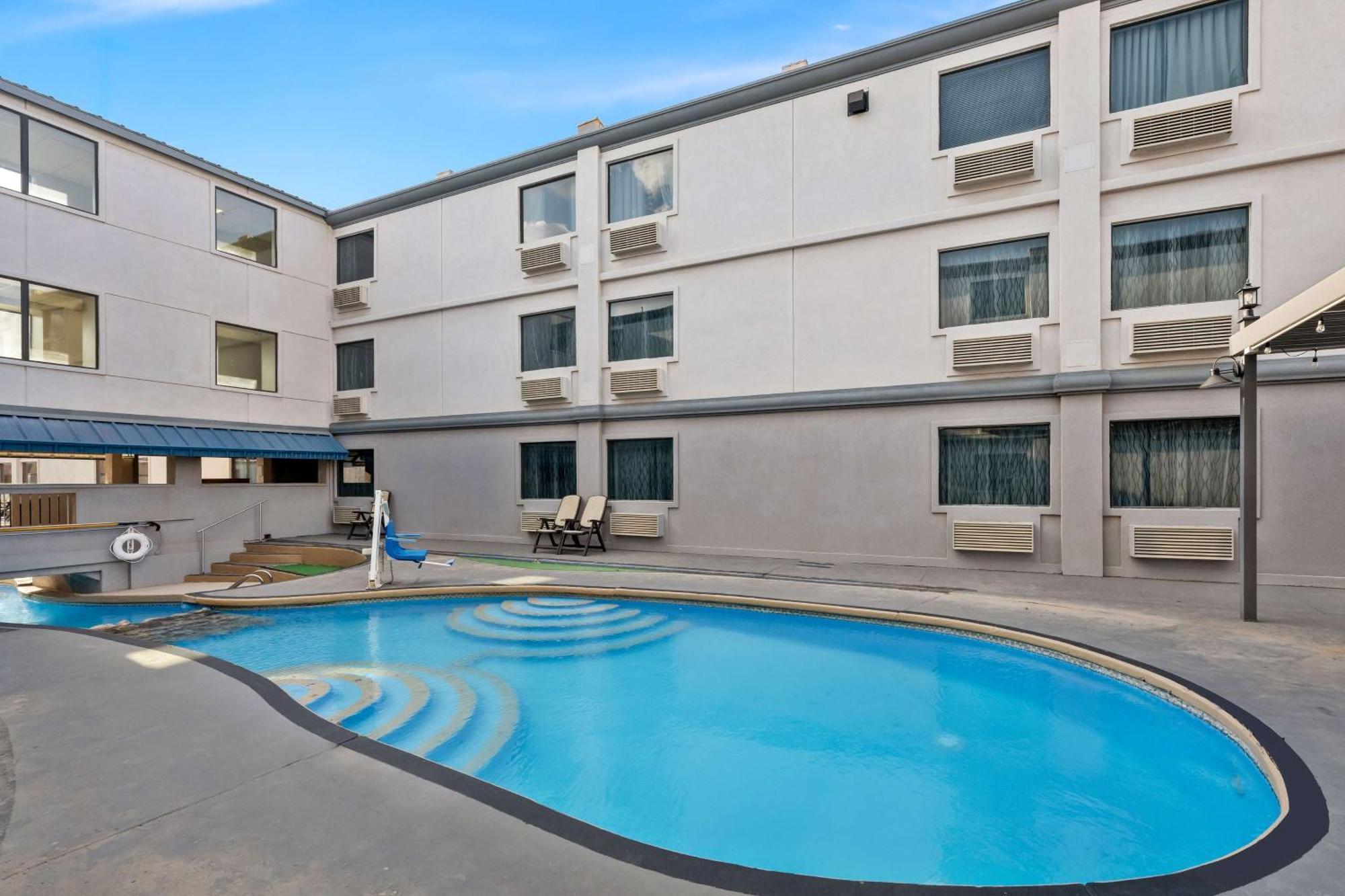 Surestay Plus Hotel By Best Western Lubbock Medical Center Kültér fotó