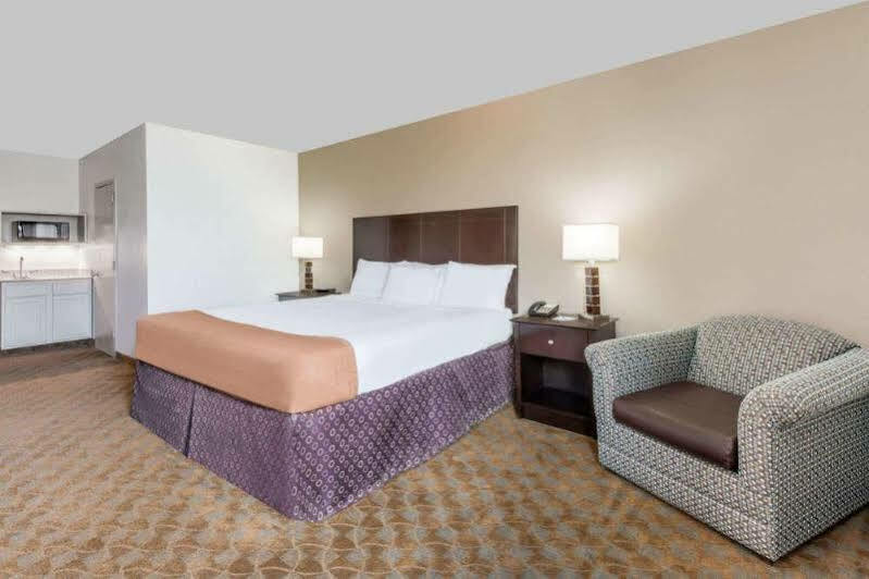 Surestay Plus Hotel By Best Western Lubbock Medical Center Kültér fotó
